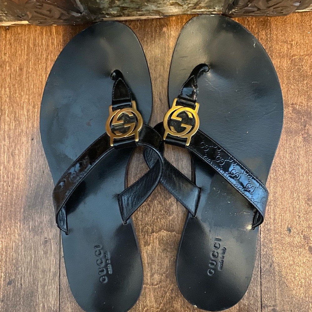 Gucci Black Flip-Flops with Gold Logo - Picture 5 of 7